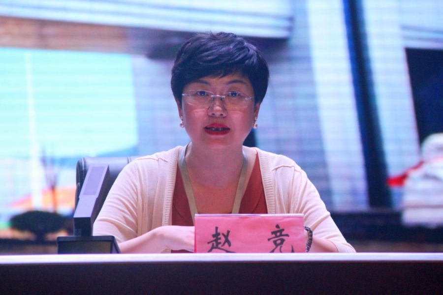 弦歌不輟育桃李，奮楫揚(yáng)帆啟新程 湖南幼專2025級新生開啟人工智能應(yīng)用軟件學(xué)習(xí)之旅